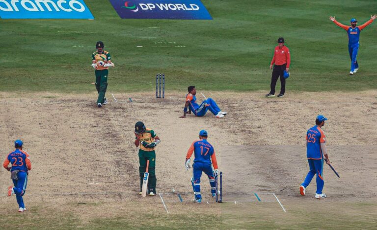 Betting on Cricket’s First Player to Score a Century with Gold365